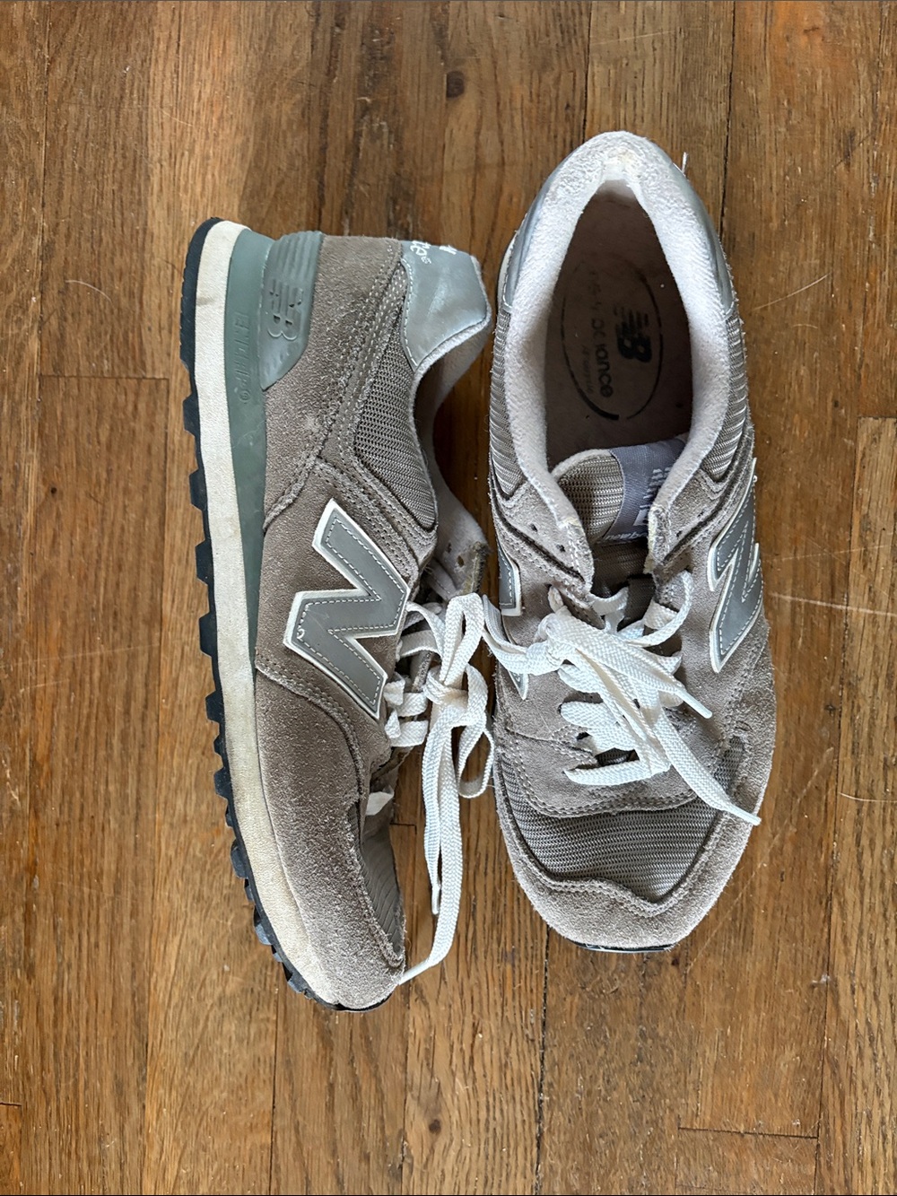 New Balance Gray White Lace-Up
574 Sneakers Women's Size 11
